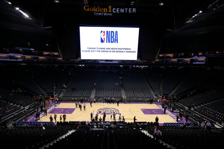 Prázdno pod deravými košmi. NBA prerušila sezónu